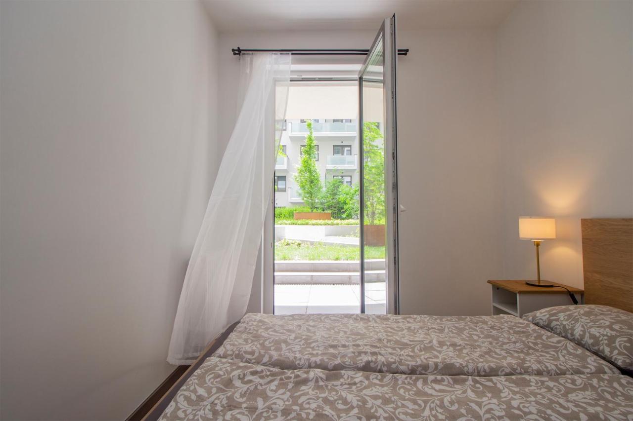 Corvin Modern Two Bedroom Apartment Free Parking Budapest Eksteriør billede