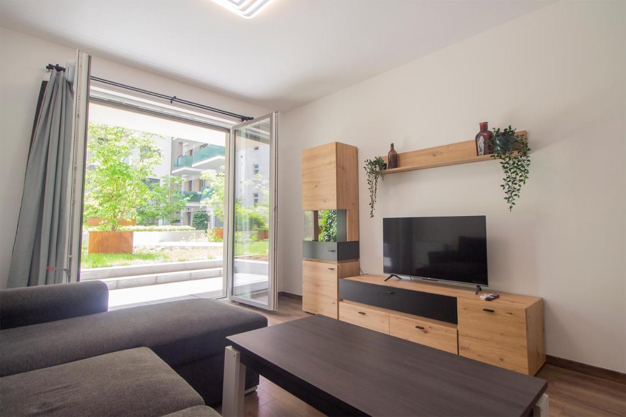 Corvin Modern Two Bedroom Apartment Free Parking Budapest Eksteriør billede