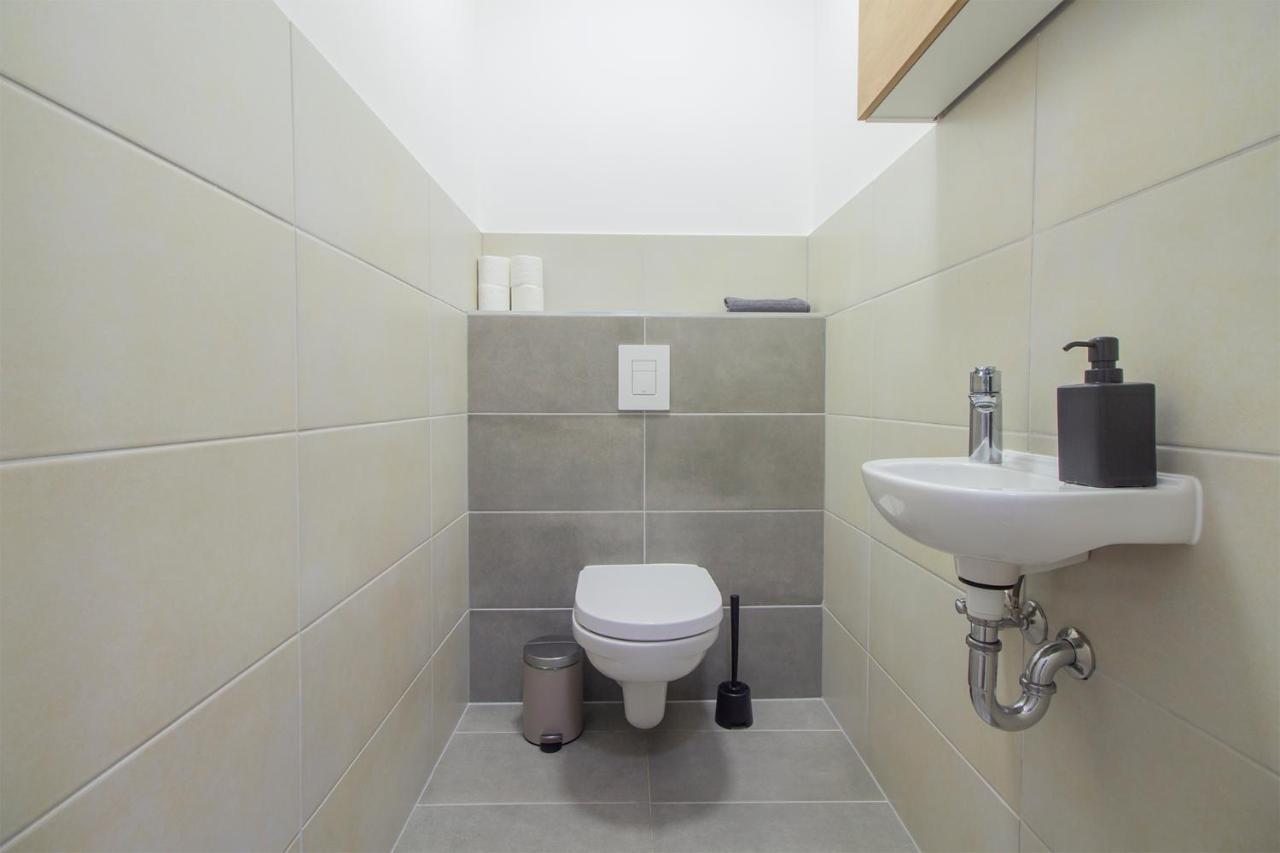 Corvin Modern Two Bedroom Apartment Free Parking Budapest Eksteriør billede