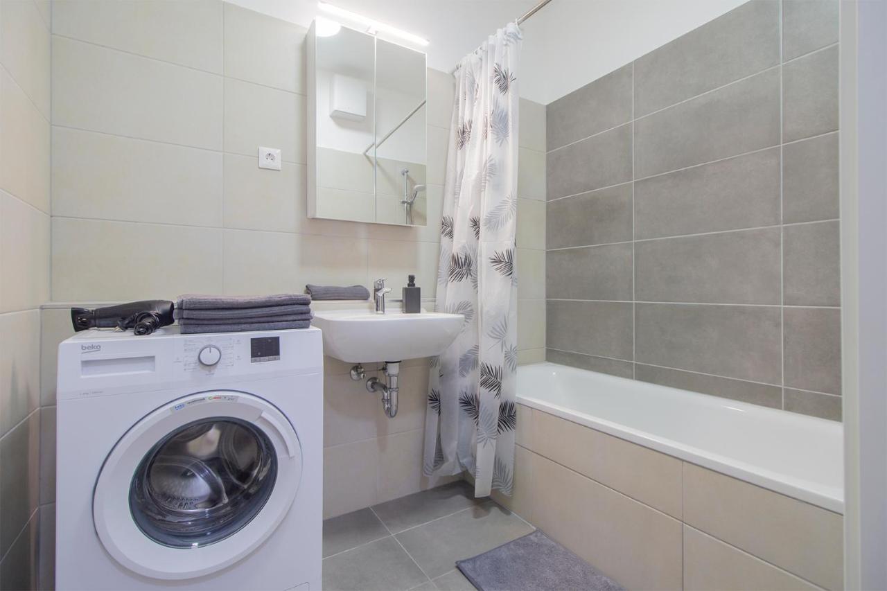 Corvin Modern Two Bedroom Apartment Free Parking Budapest Eksteriør billede