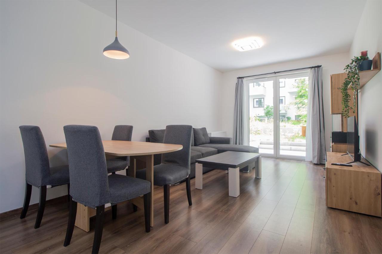 Corvin Modern Two Bedroom Apartment Free Parking Budapest Eksteriør billede